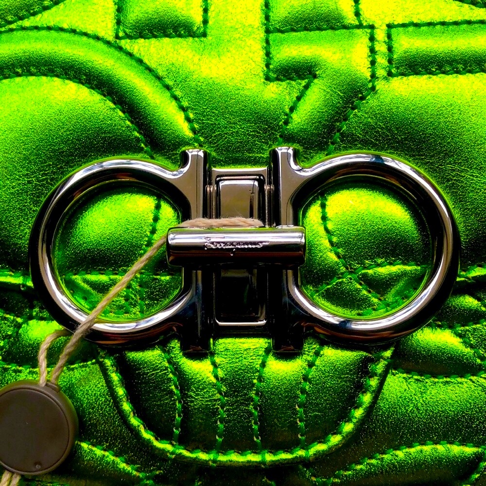 SALVATORE FERRAGAMO GANCHINI LEATHER BAG.